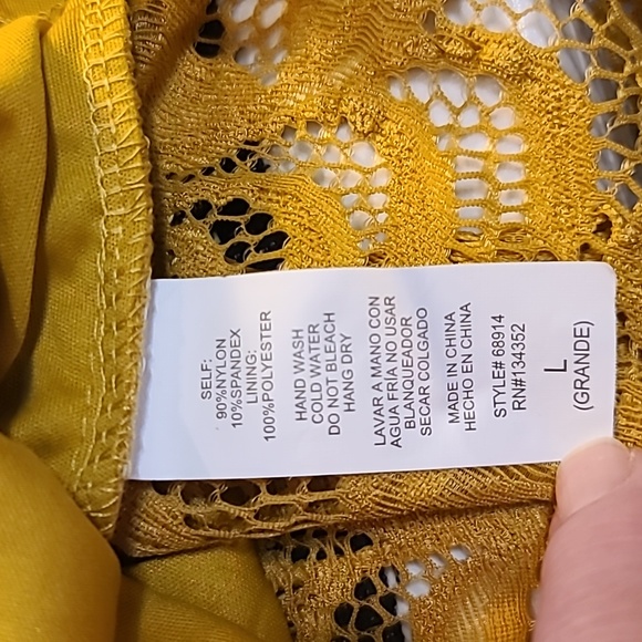 Lana Roux cropped long sleeve lace top cold shoulder size Large NWT color golden - Picture 7 of 7